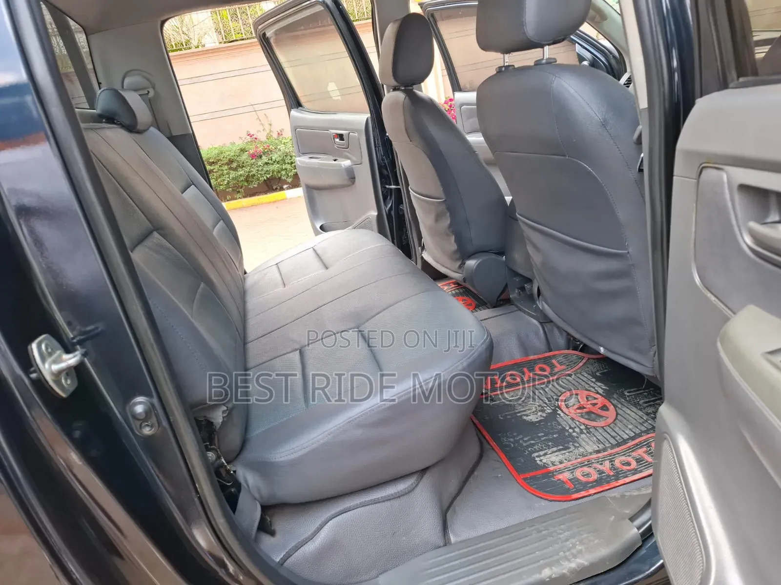 Toyota Hilux 2013 Black