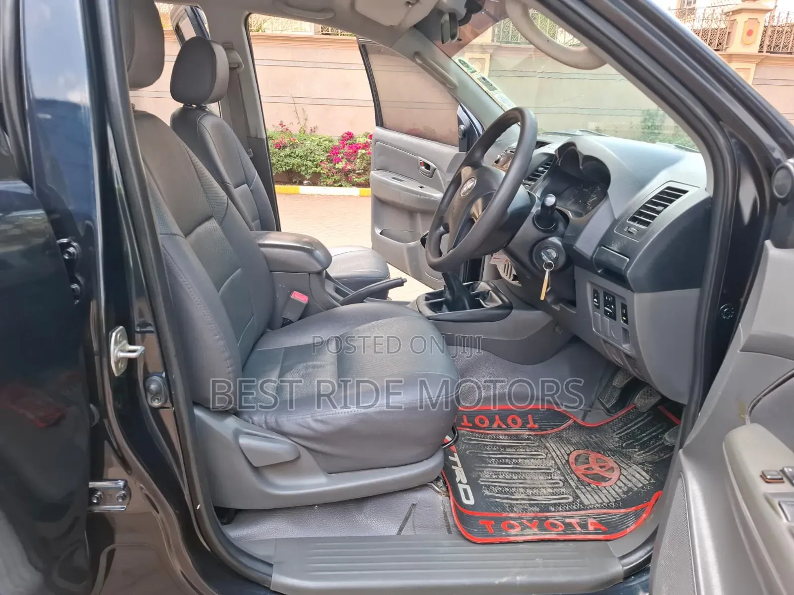Toyota Hilux 2013 Black