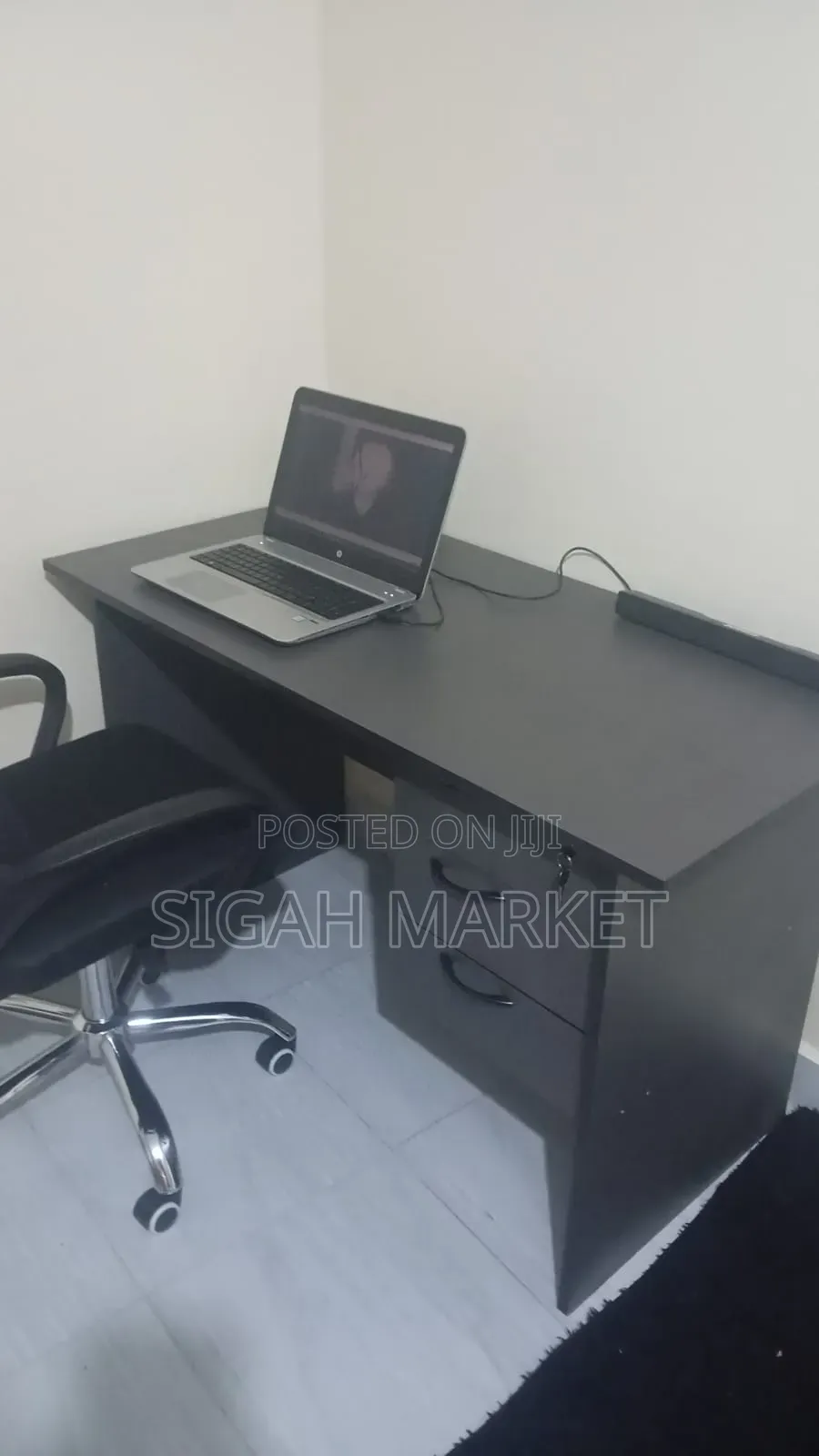 0.9m Office Desk and Mesh Chair