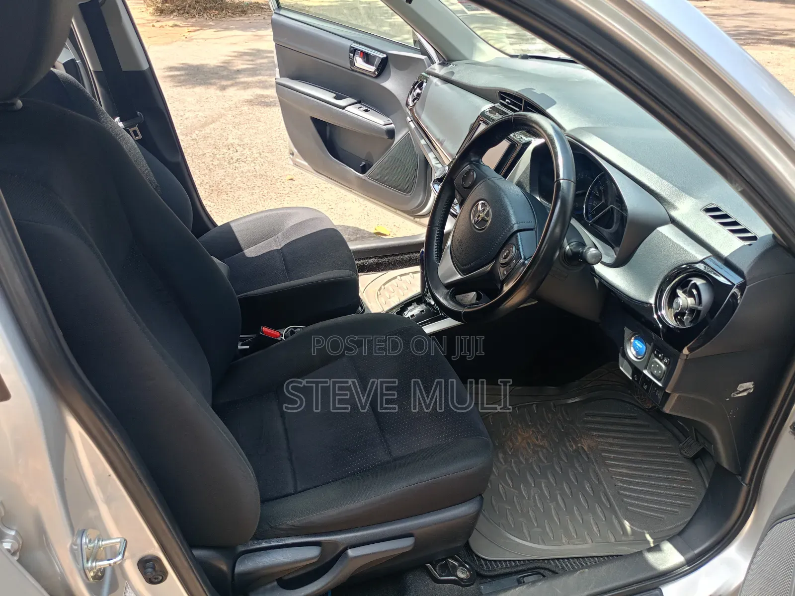 Toyota Corolla Fielder 2018 Silver