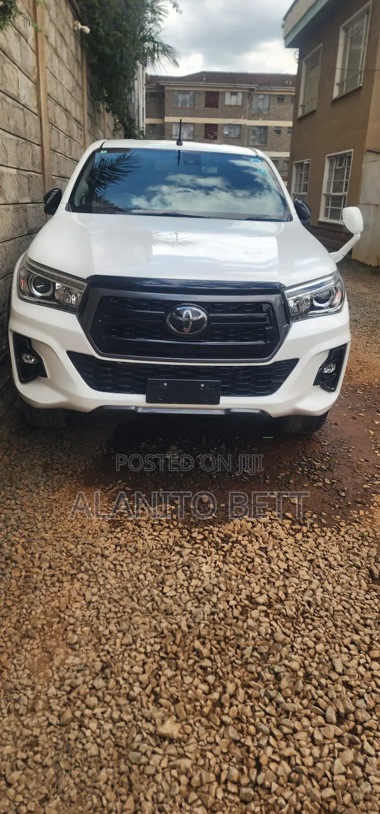 Toyota Hilux 2019 White