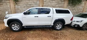 Toyota Hilux 2019 White