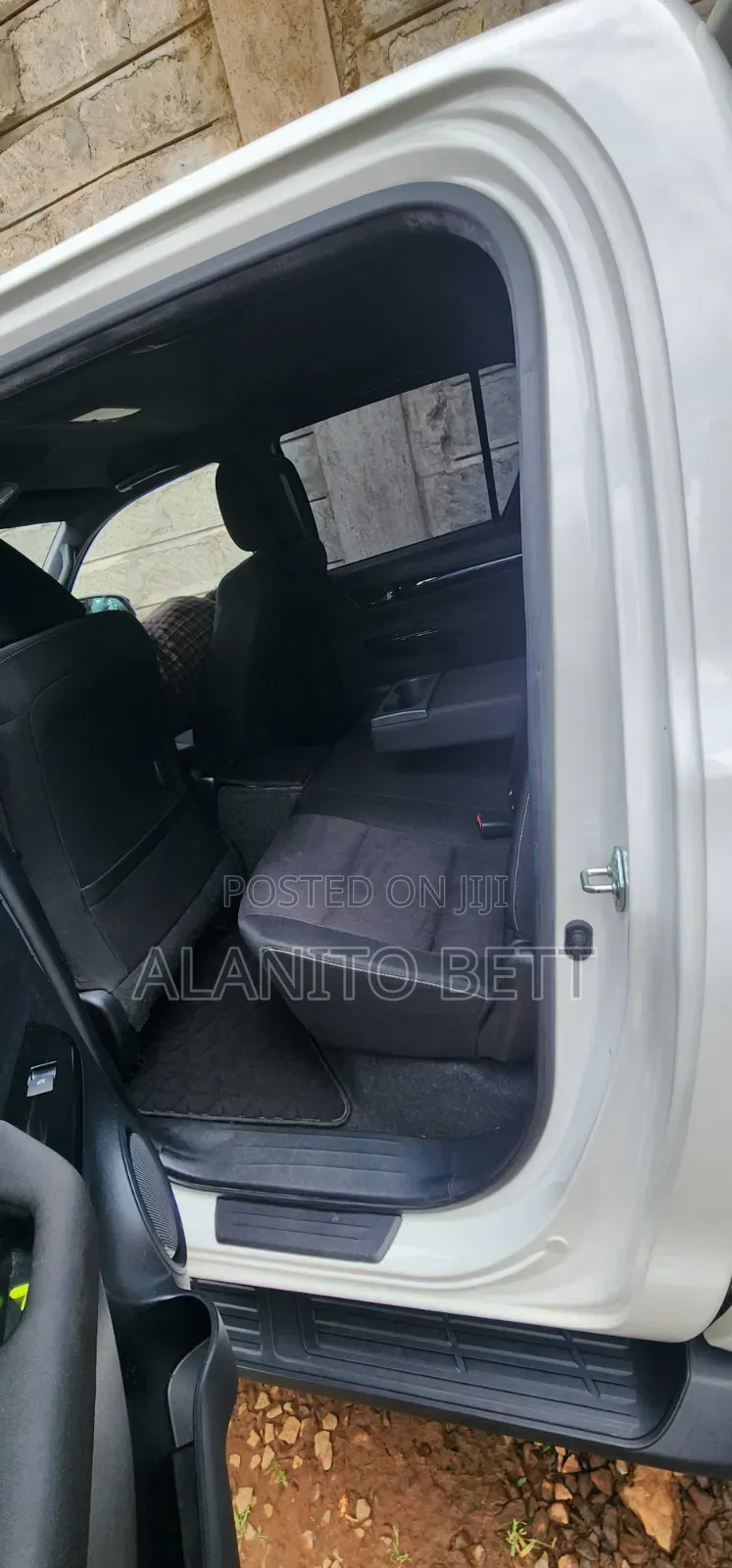 Toyota Hilux 2019 White