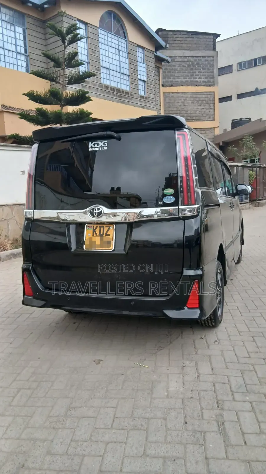 Toyota Noah - Black
