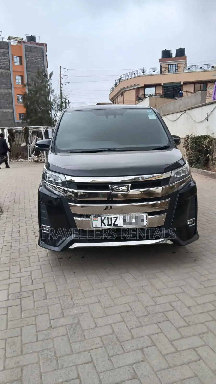 Toyota Noah - Black