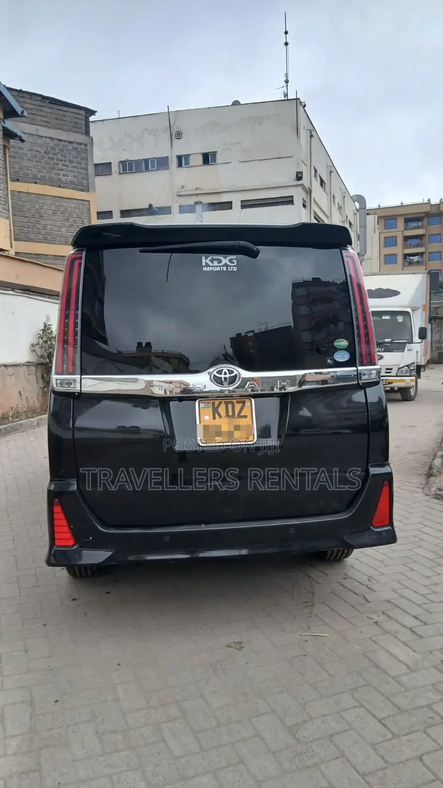 Toyota Noah - Black