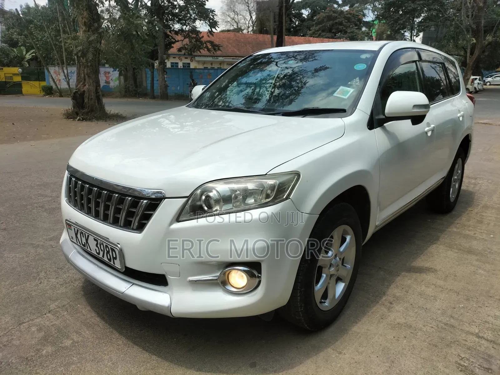 Toyota Vanguard 2010 White