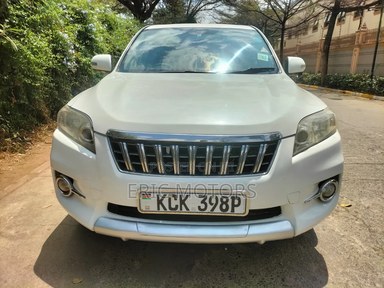 Toyota Vanguard 2010 White