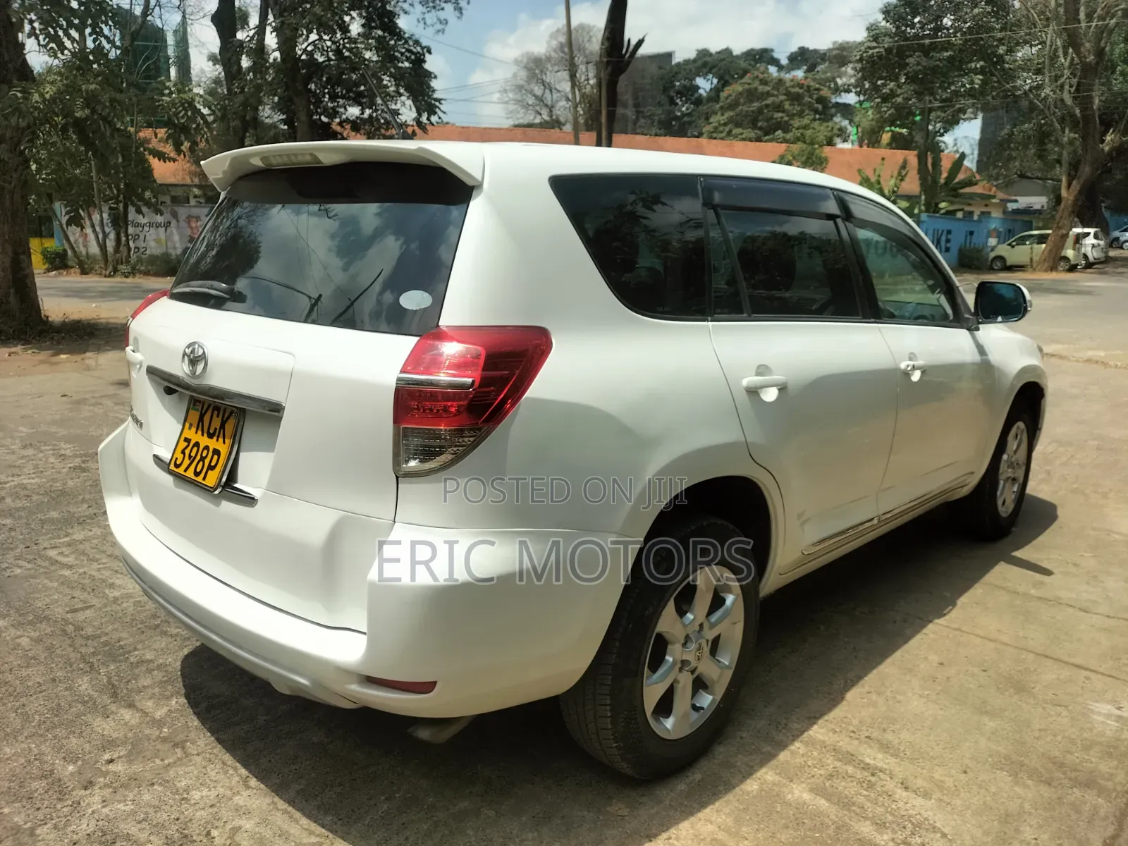 Toyota Vanguard 2010 White