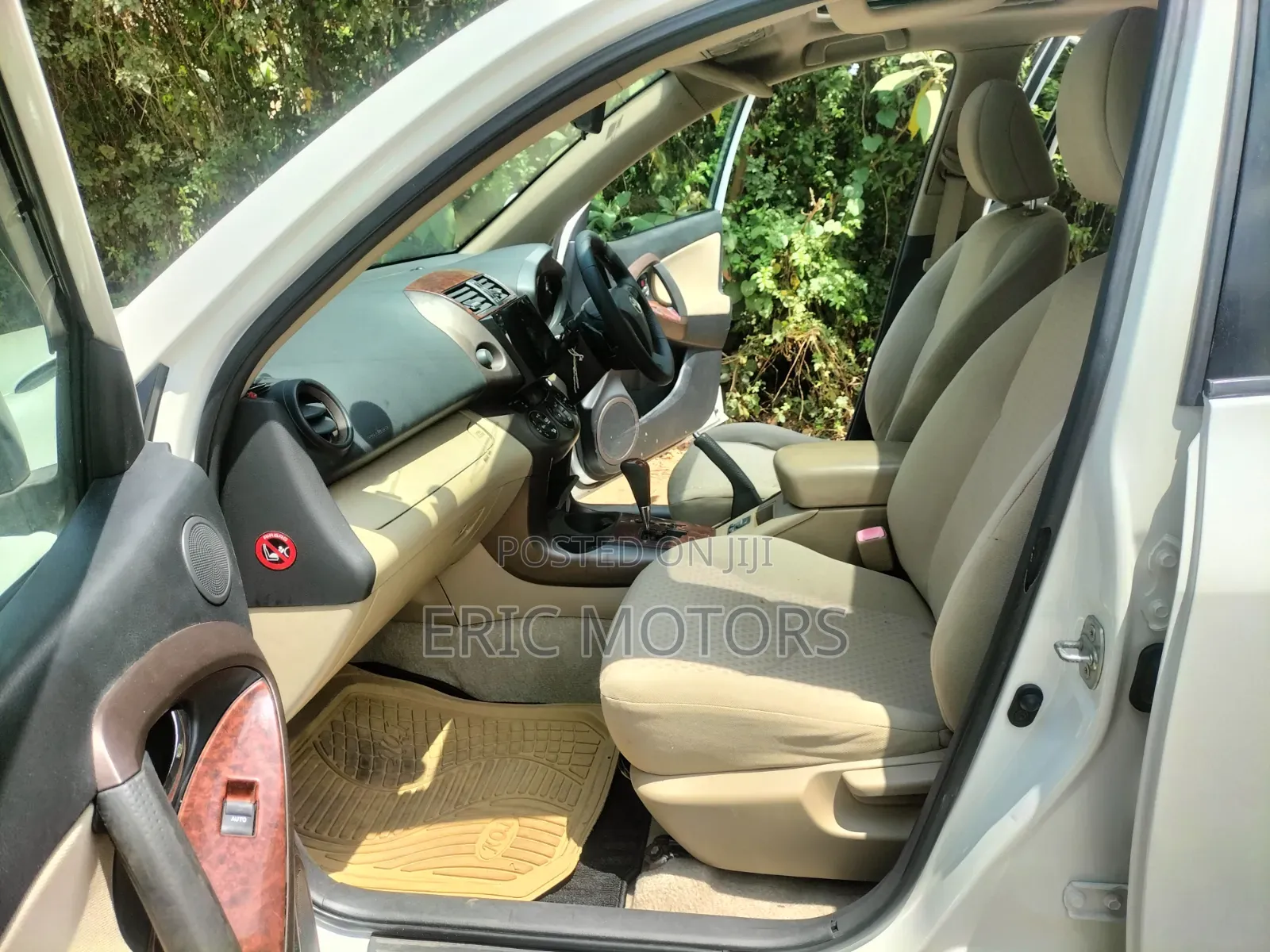 Toyota Vanguard 2010 White