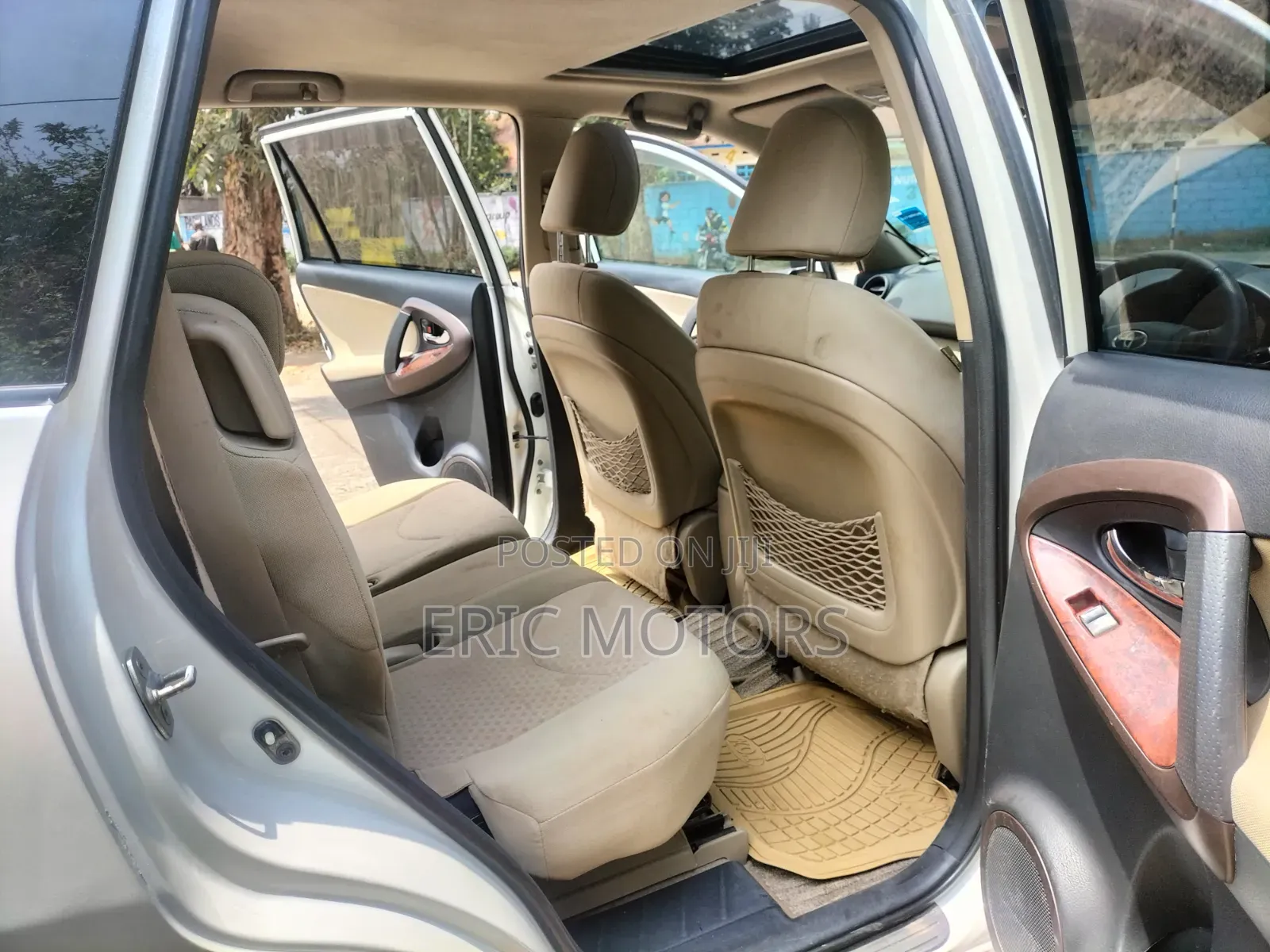 Toyota Vanguard 2010 White