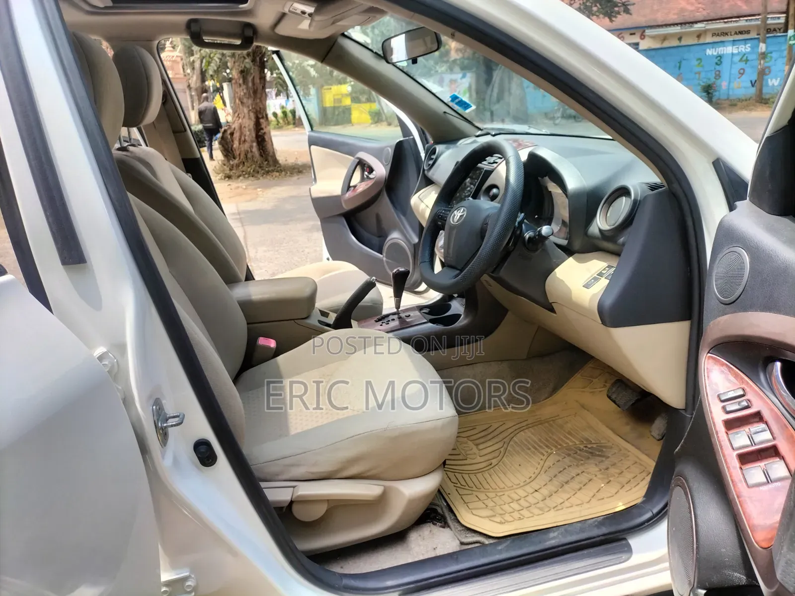 Toyota Vanguard 2010 White