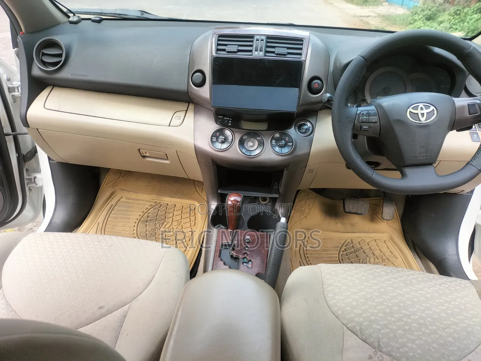 Toyota Vanguard 2010 White