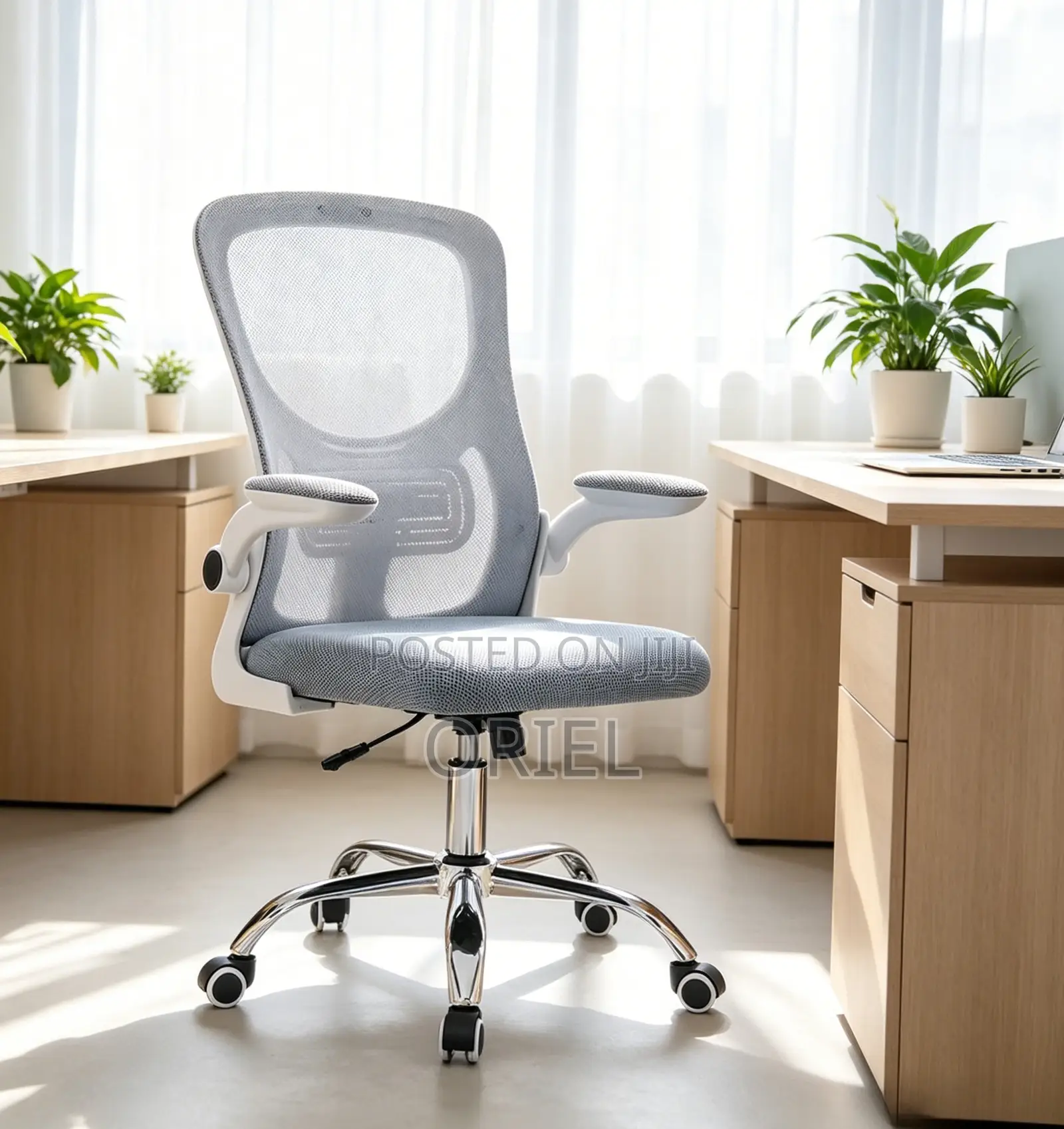 Office Chair : Gray Adjustable Mesh Staff Chair