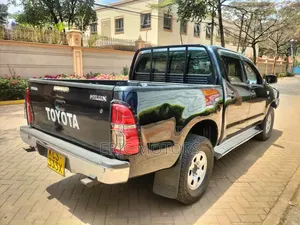 Toyota Hilux 2013 Black