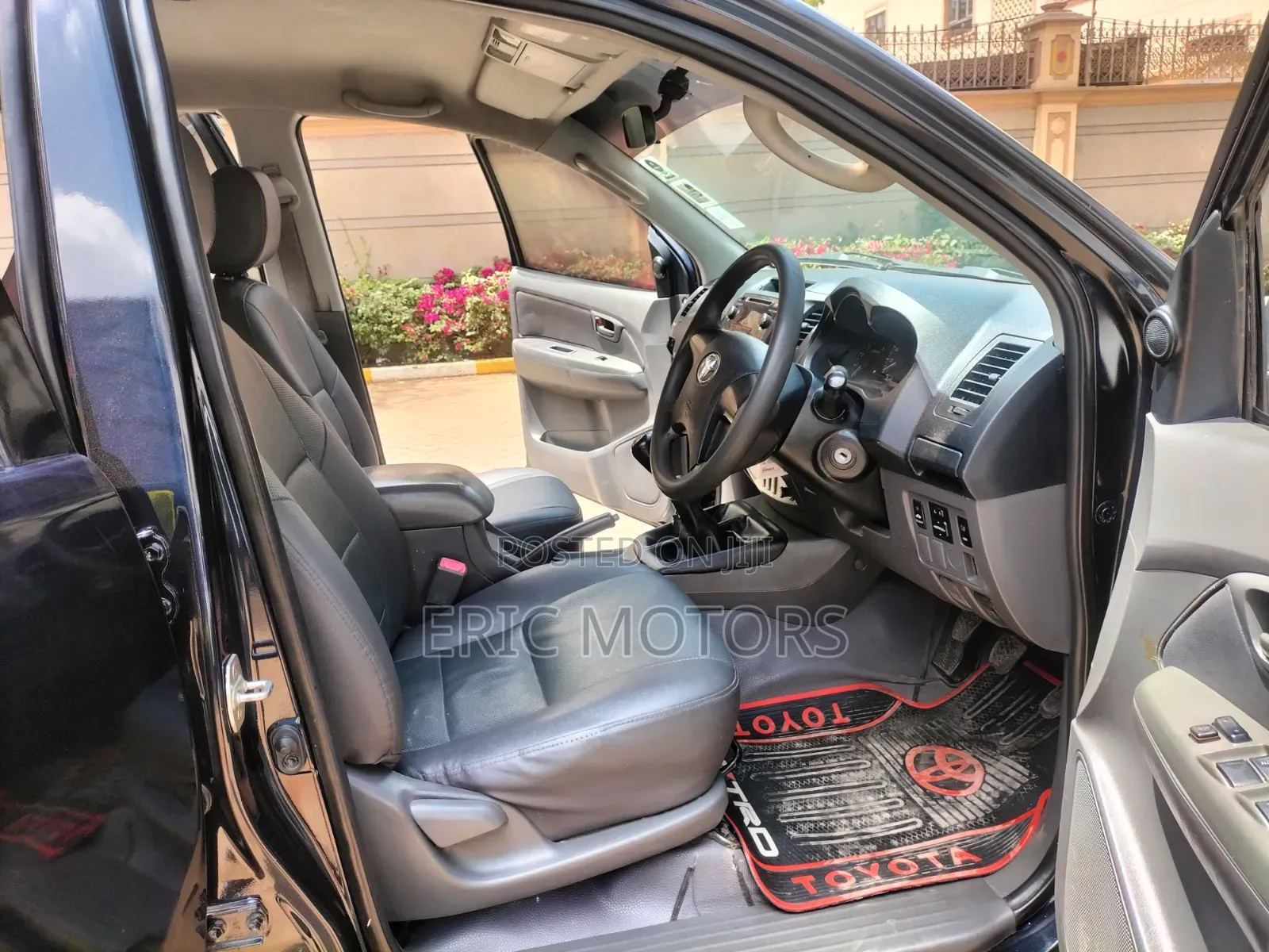 Toyota Hilux 2013 Black