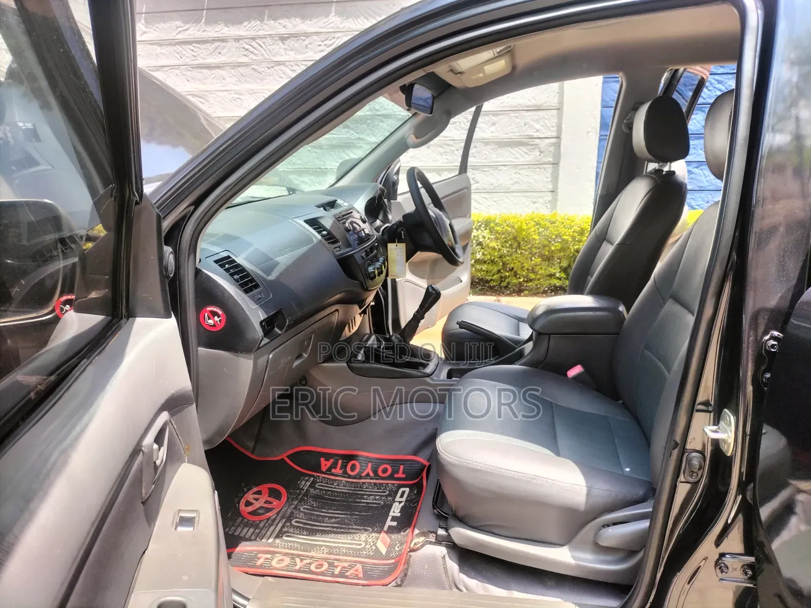 Toyota Hilux 2013 Black