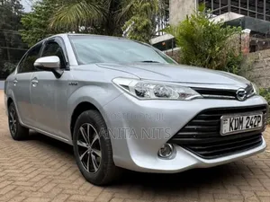Toyota Axio 1.5 Hybrid 2WD 2015 Silver