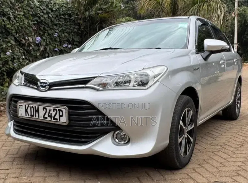 Toyota Axio 1.5 Hybrid 2WD 2015 Silver