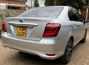 Toyota Axio 1.5 Hybrid 2WD 2015 Silver