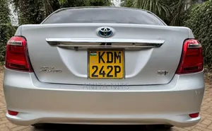 Toyota Axio 1.5 Hybrid 2WD 2015 Silver