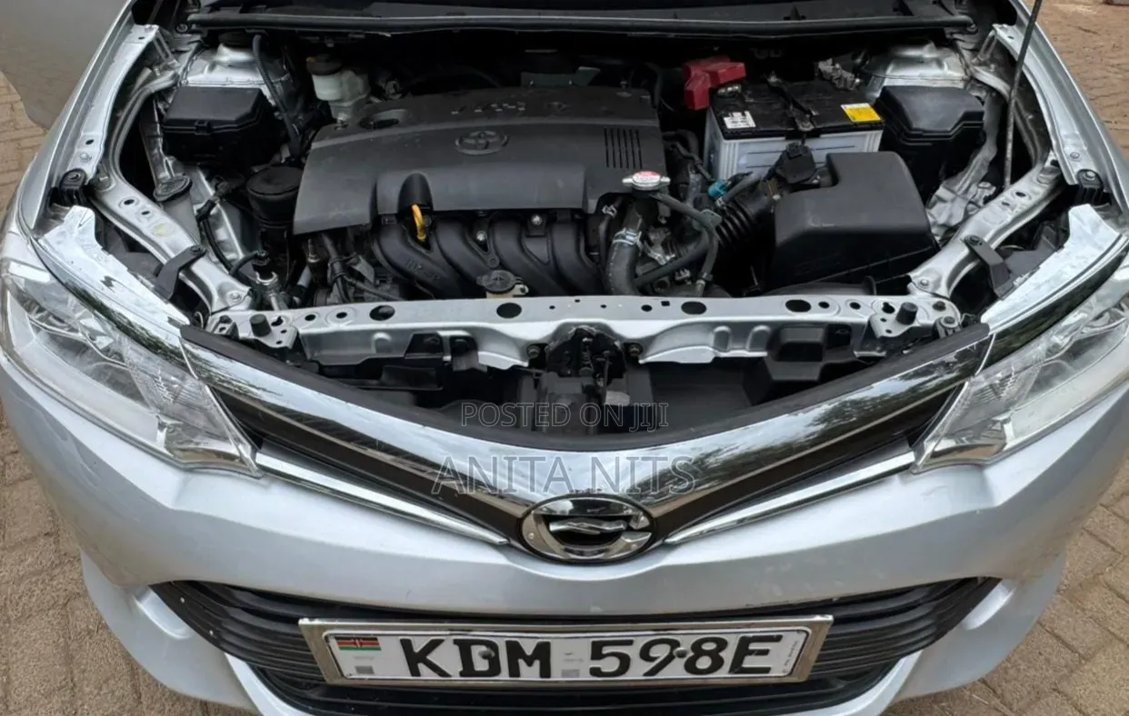 Toyota Axio 1.5 Hybrid 2WD 2015 Silver