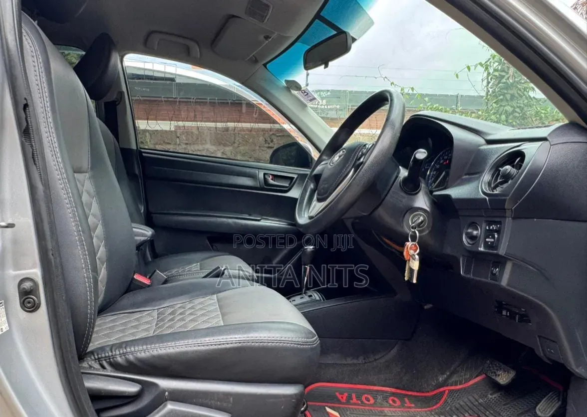Toyota Axio 1.5 Hybrid 2WD 2015 Silver