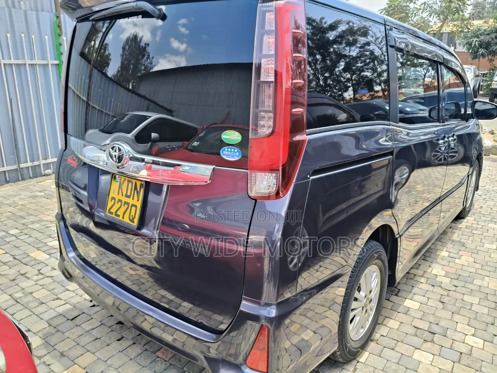 Toyota Noah 2016 Gray