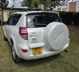 Toyota RAV4 2.5 2011 White