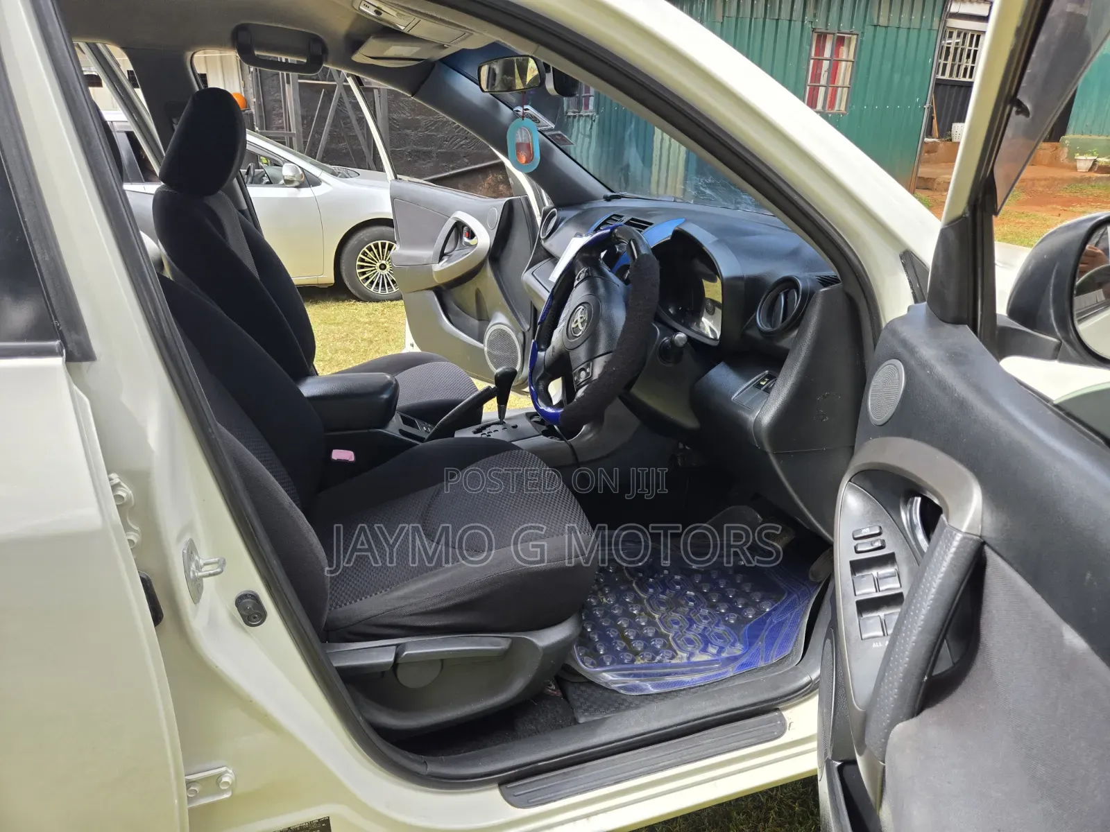 Toyota RAV4 2.5 2011 White