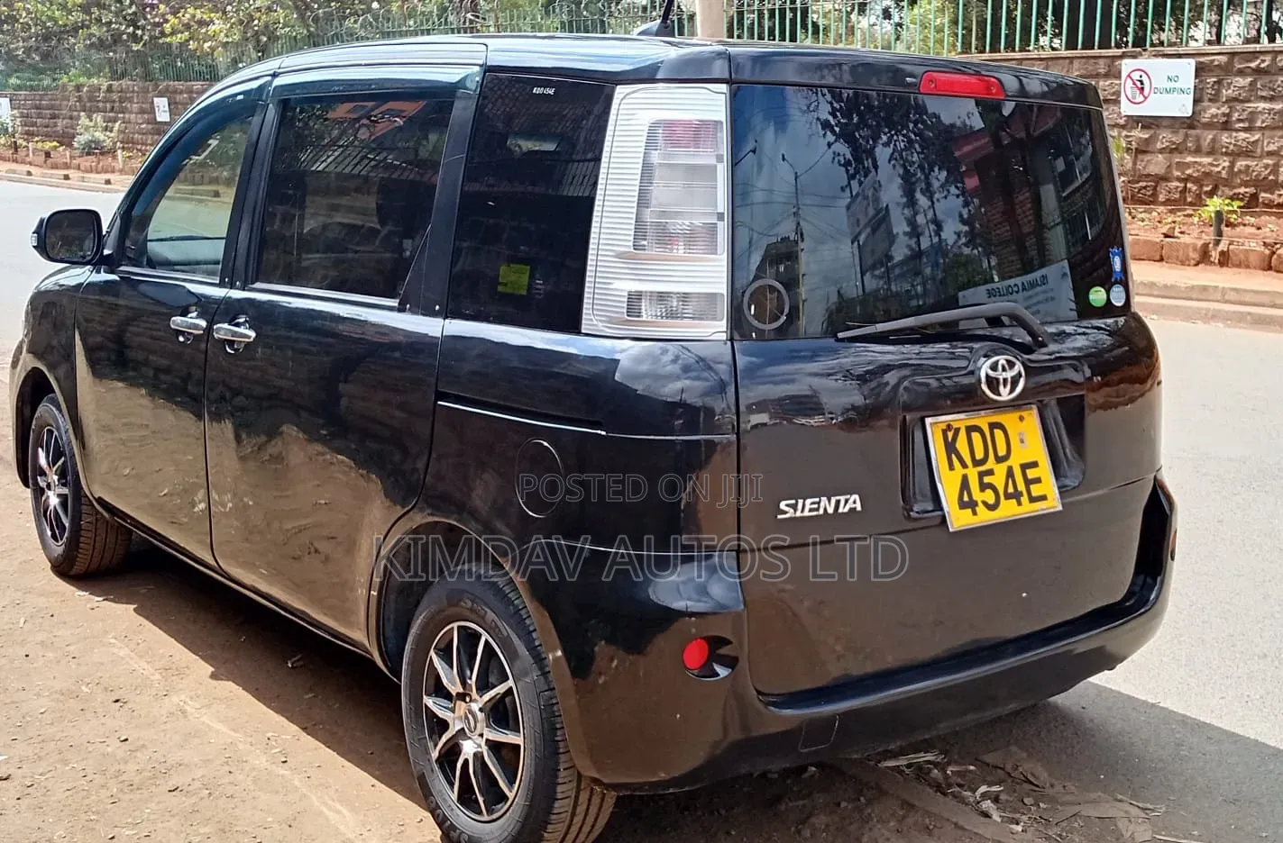 Toyota Sienta 2014 Black