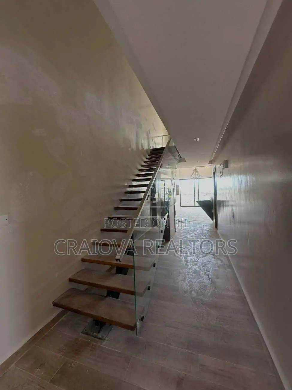 3bdrm Duplex in Hotel 67 Area for sale