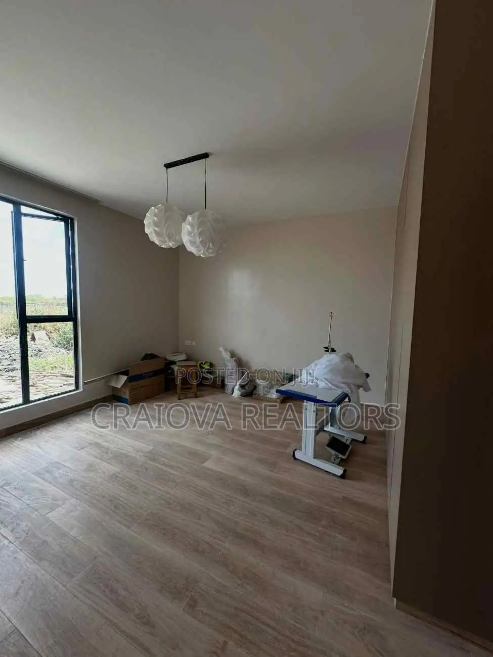 3bdrm Duplex in Hotel 67 Area for sale