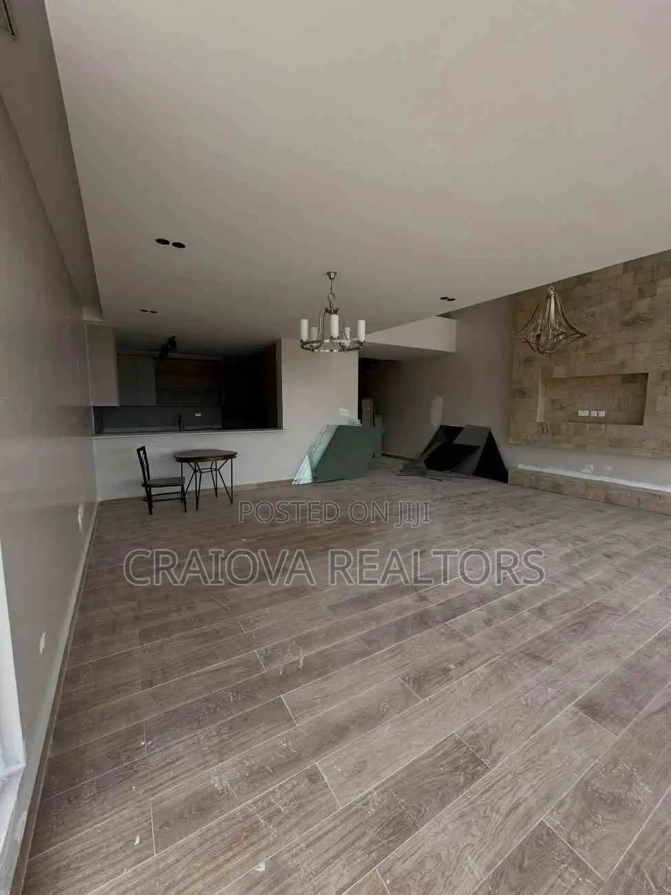 3bdrm Duplex in Hotel 67 Area for sale