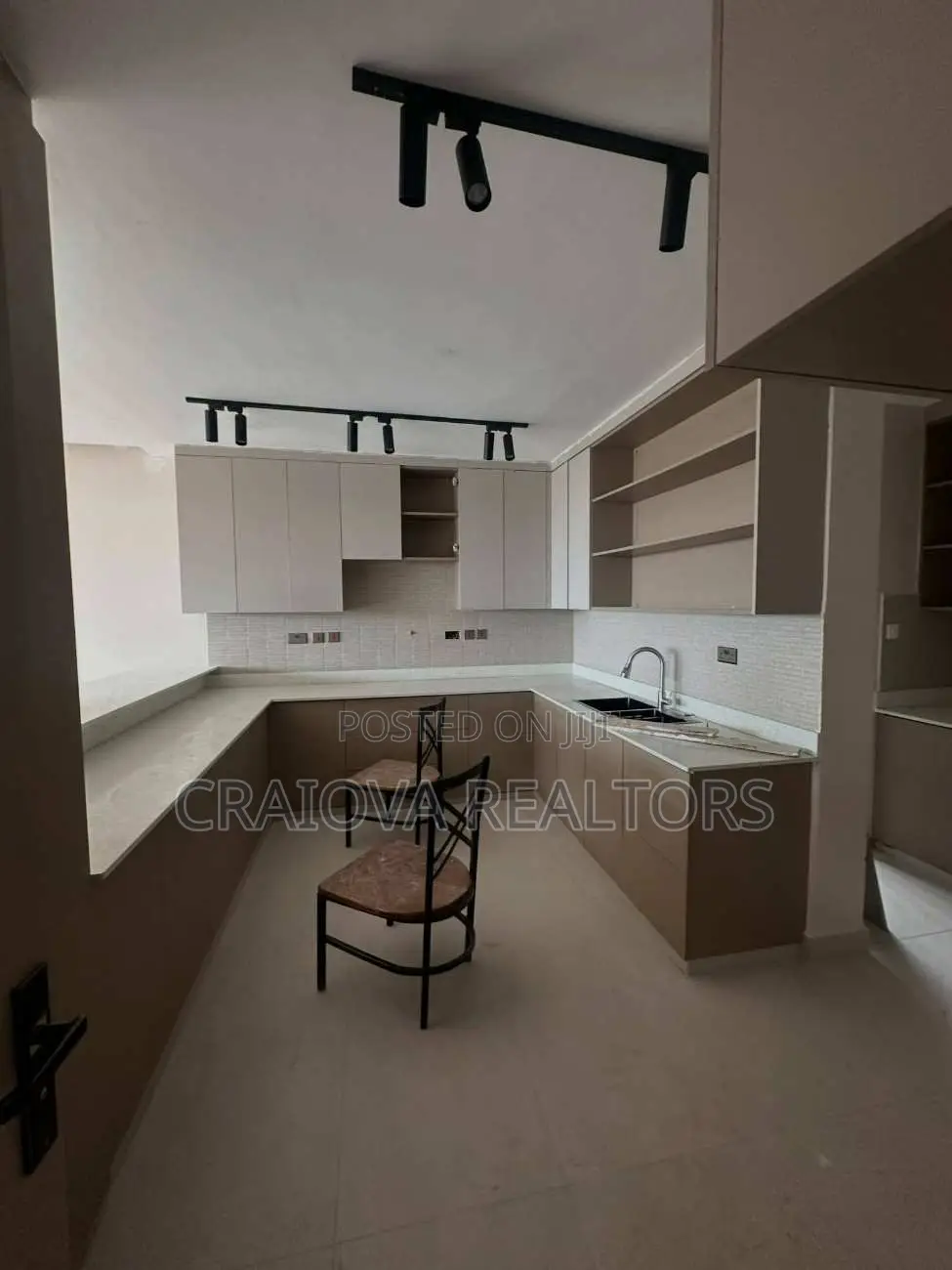 3bdrm Duplex in Hotel 67 Area for sale