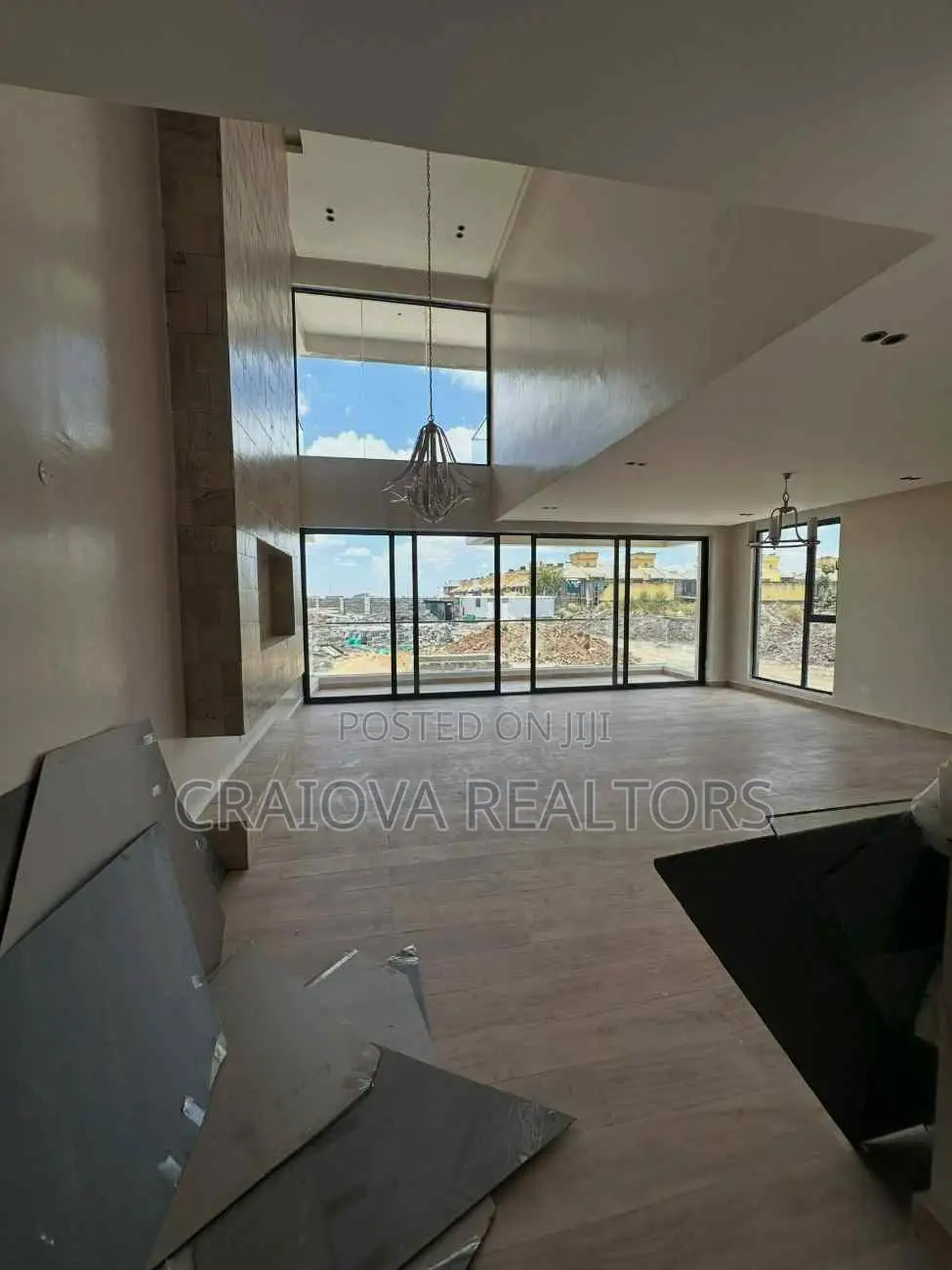 3bdrm Duplex in Hotel 67 Area for sale