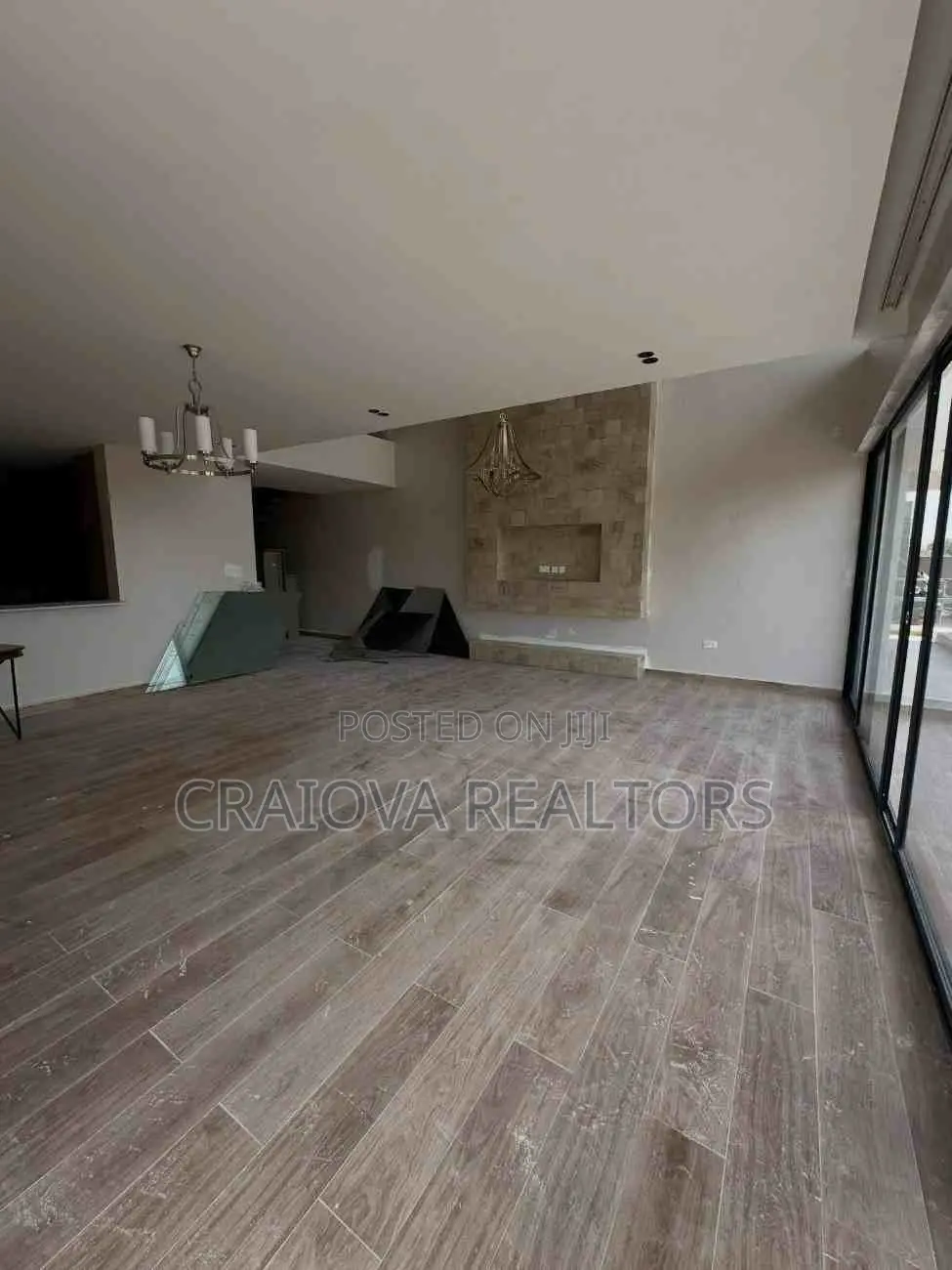 3bdrm Duplex in Hotel 67 Area for sale