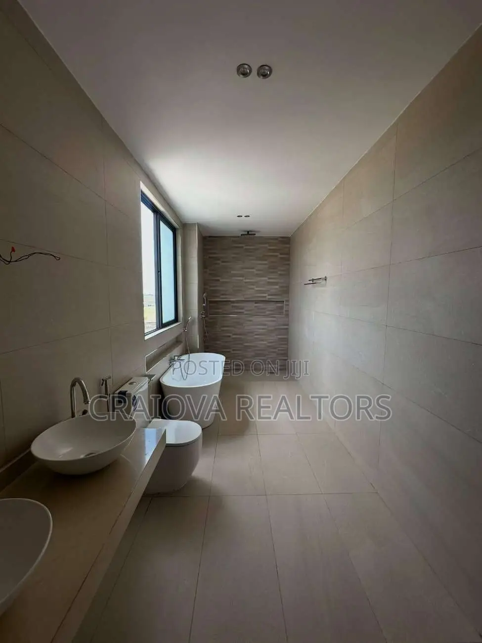 3bdrm Duplex in Hotel 67 Area for sale