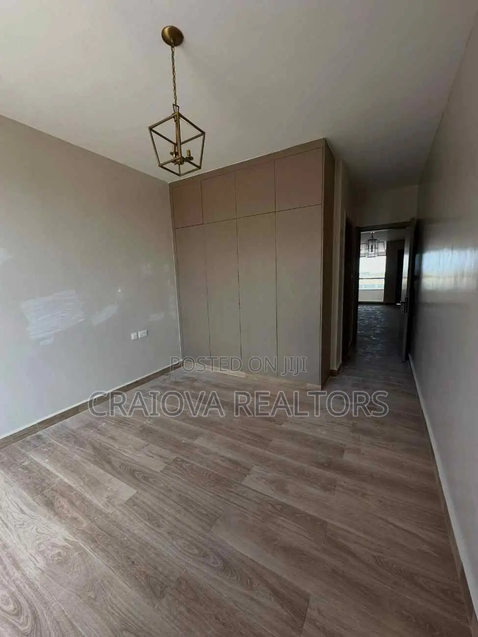 3bdrm Duplex in Hotel 67 Area for sale