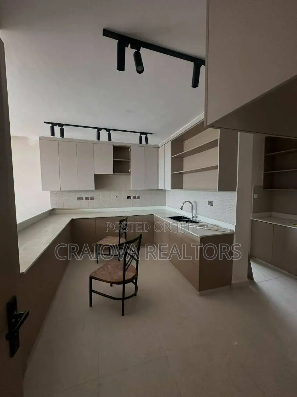 3bdrm Duplex in Hotel 67 Area for sale