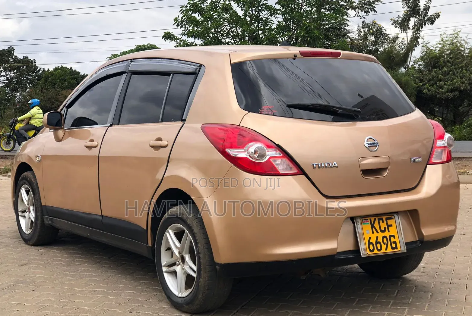 Nissan Tiida 2009 Brown