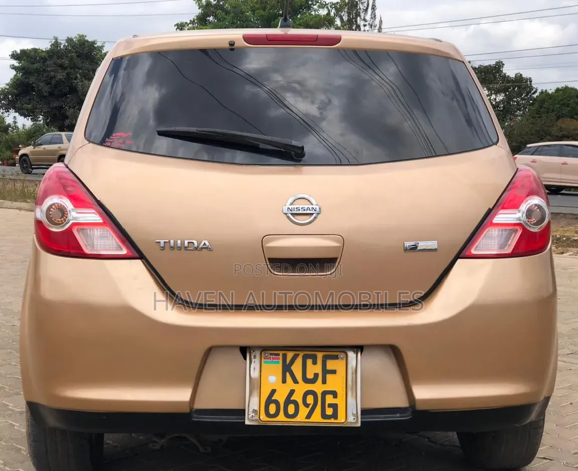 Nissan Tiida 2009 Brown