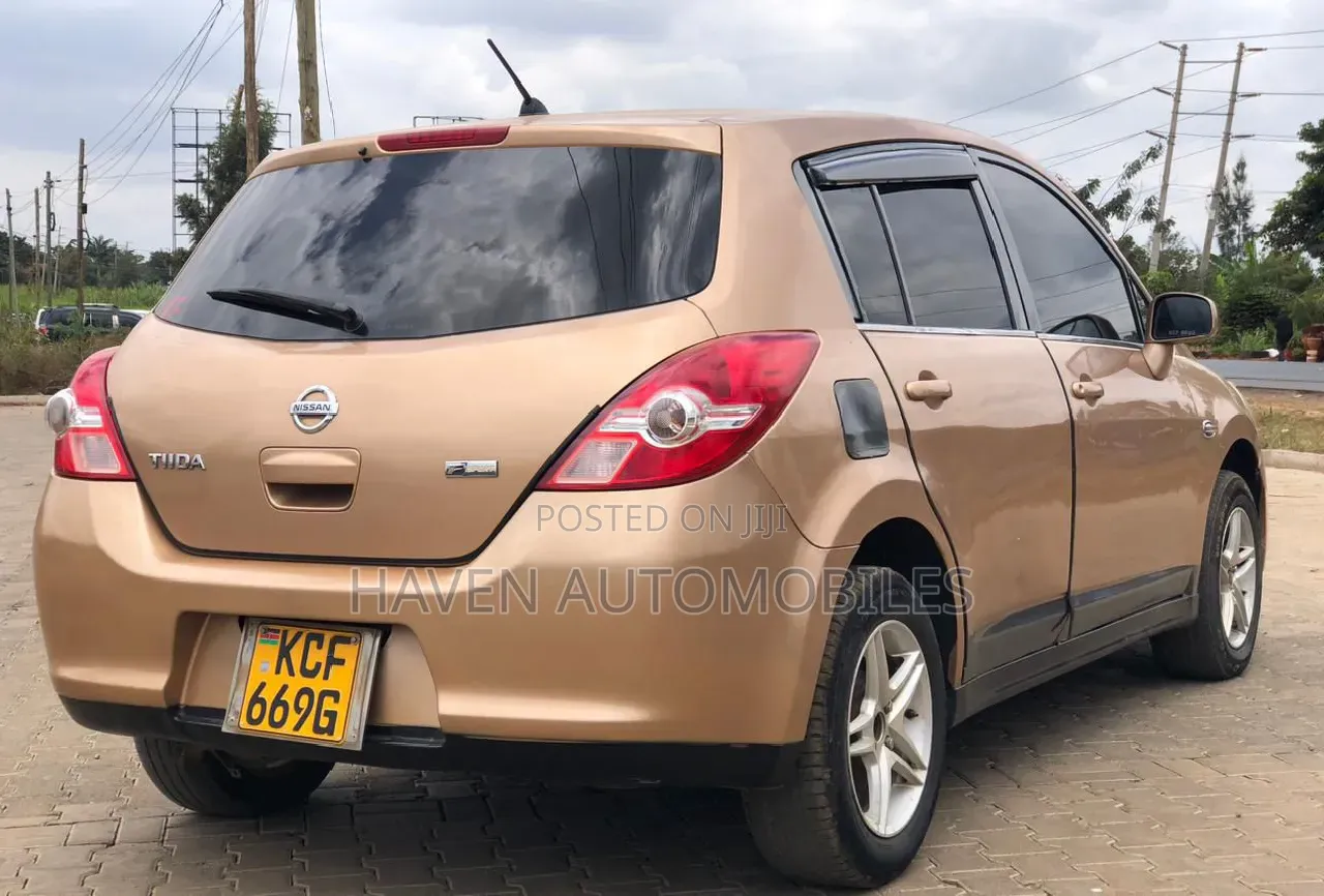 Nissan Tiida 2009 Brown