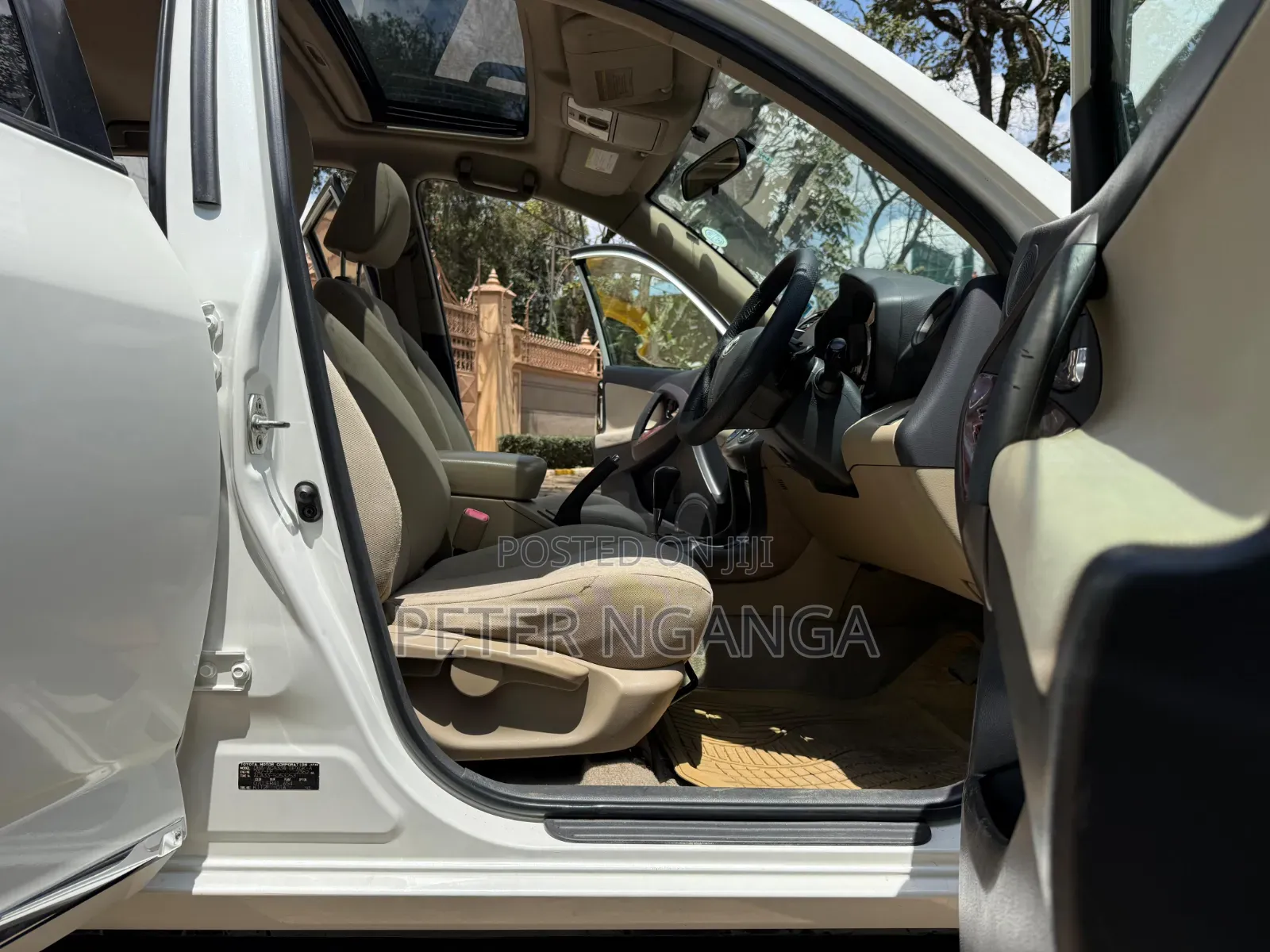 Toyota Vanguard 2010 White