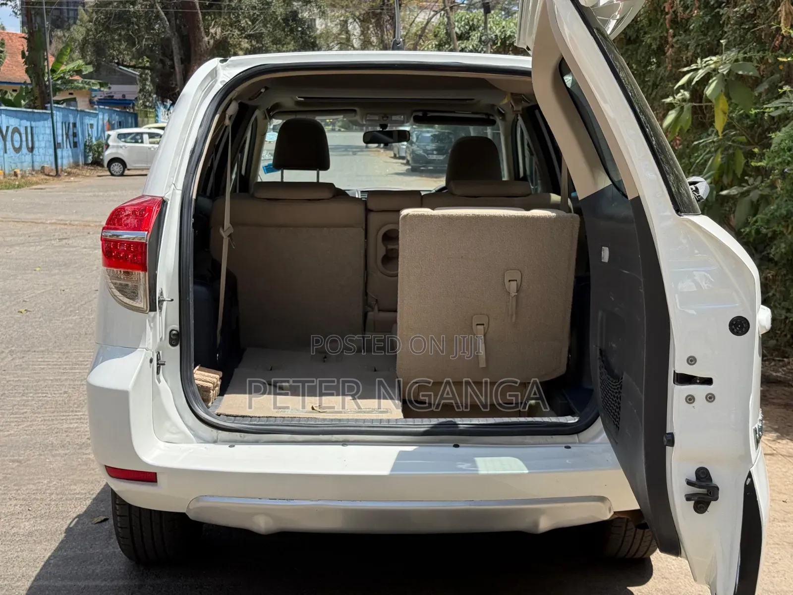 Toyota Vanguard 2010 White