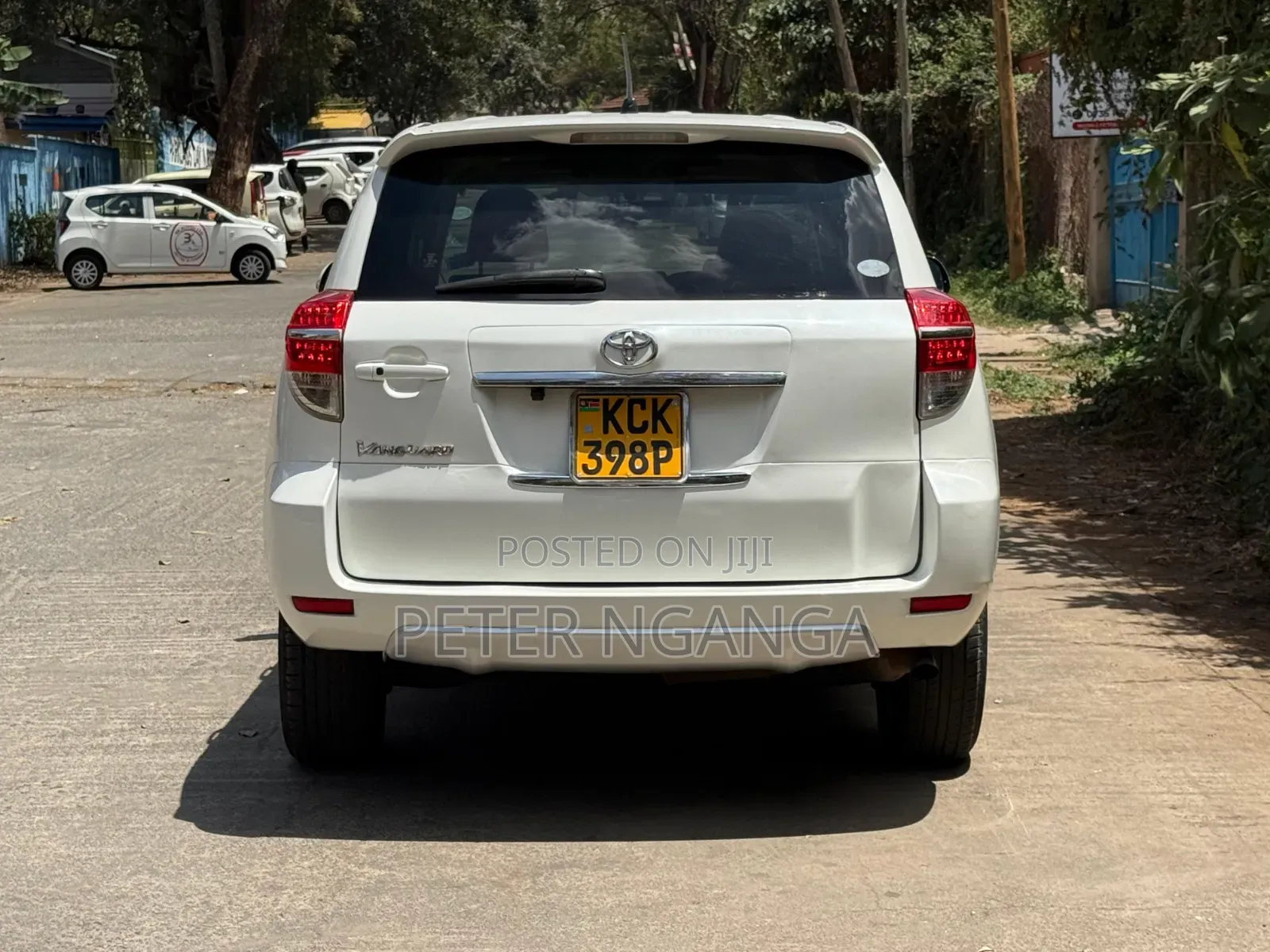 Toyota Vanguard 2010 White