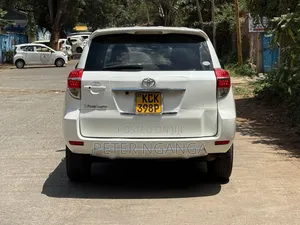 Toyota Vanguard 2010 White
