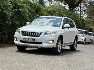 Toyota Vanguard 2010 White