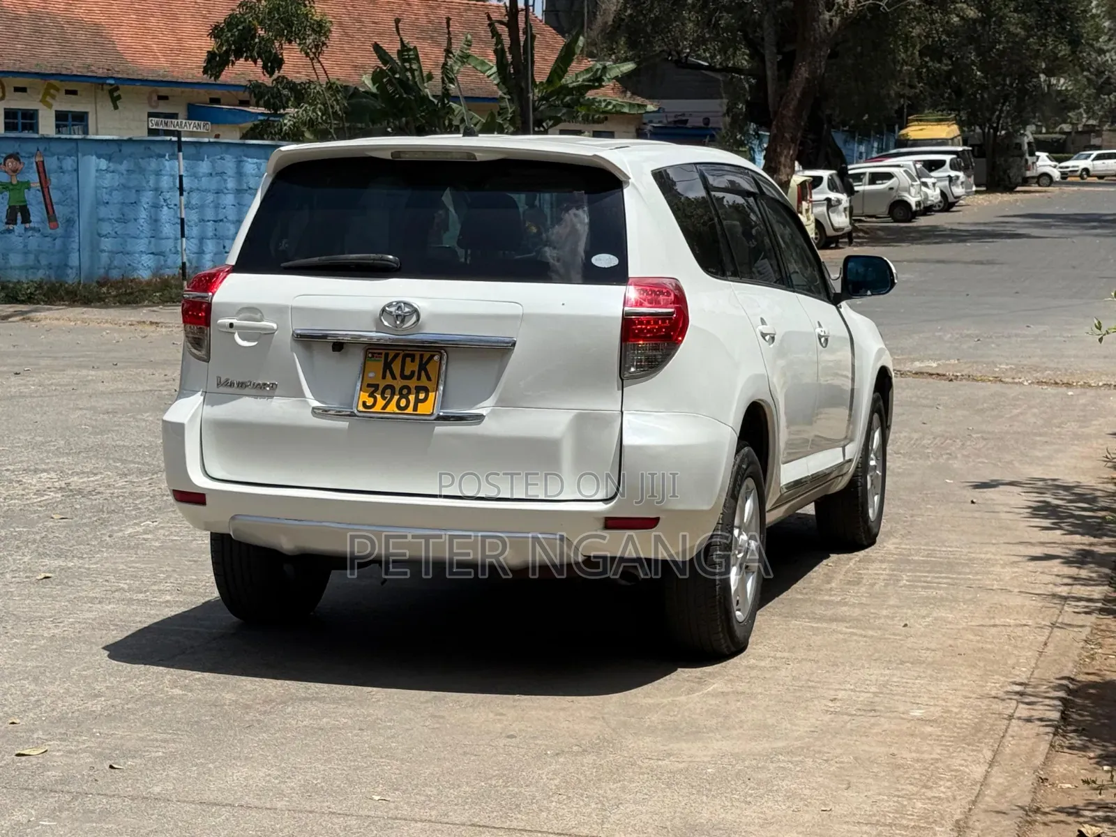 Toyota Vanguard 2010 White