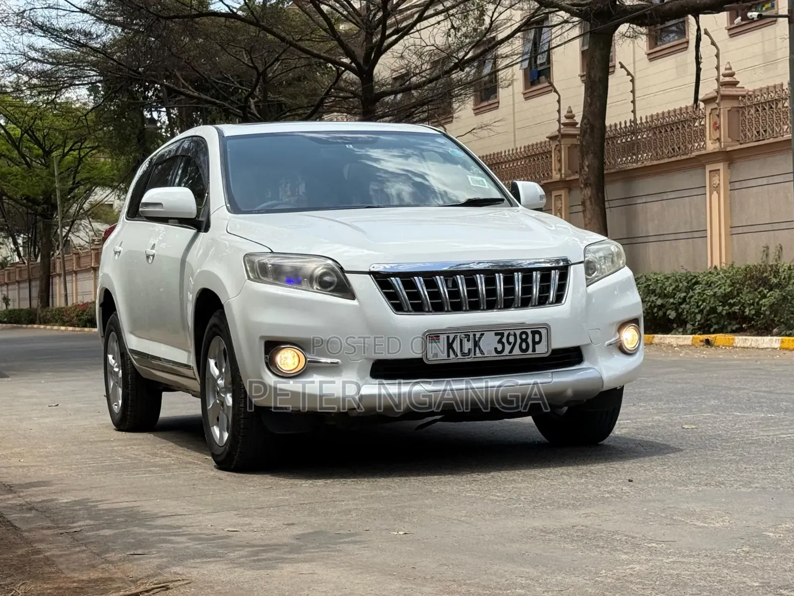 Toyota Vanguard 2010 White